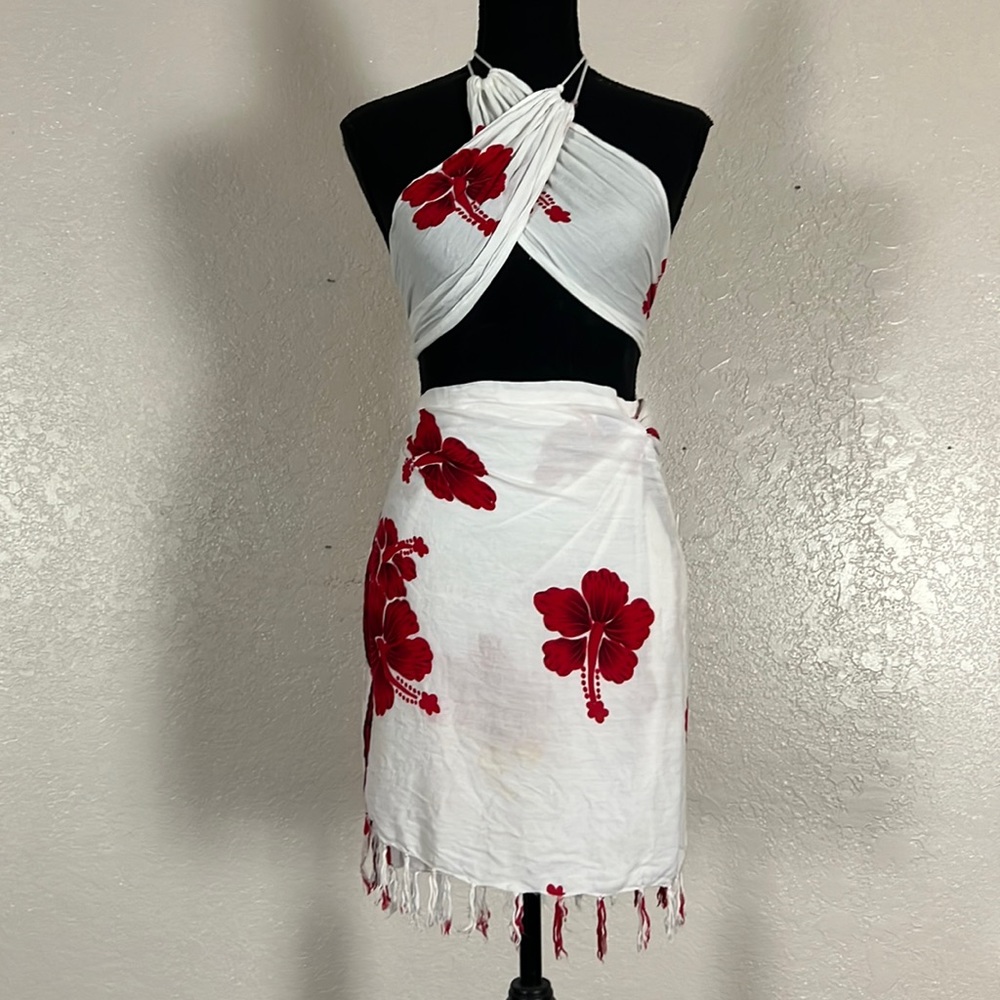 749 Batik World by Gazapiti Beachwear 2Pc Crisscross Top and Sarong. SzOS